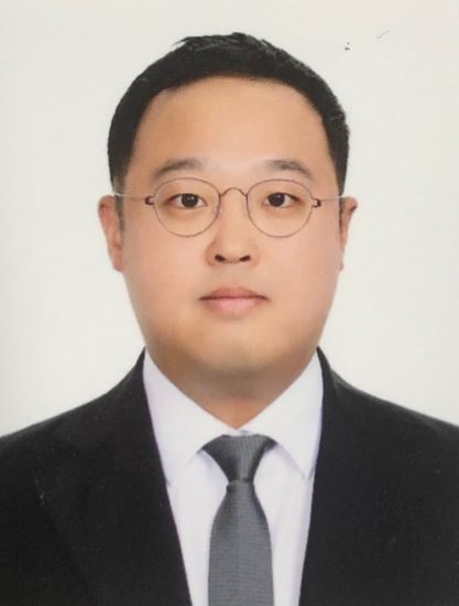 권오일 원장님_크기조정본_533424(0).jpg